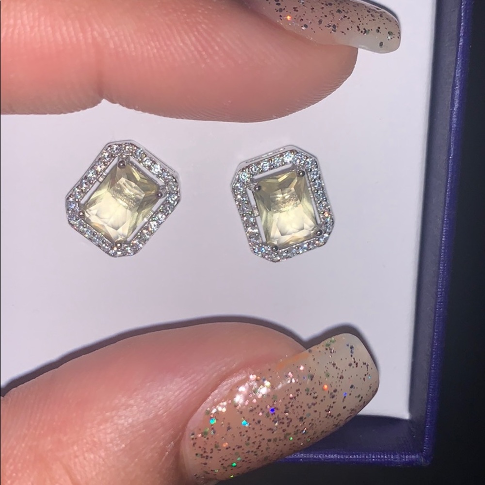 New earrings very cute yellow diamond